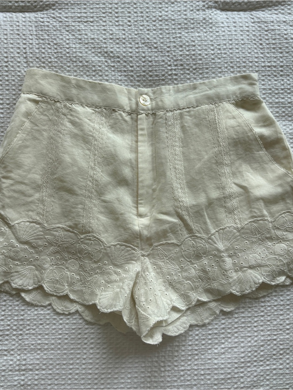 Show Me Your MuMu Eye Shorts - Picture 2 of 6